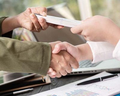 Equiparação salarial e discriminação no ambiente de trabalho: como as empresas devem se proteger